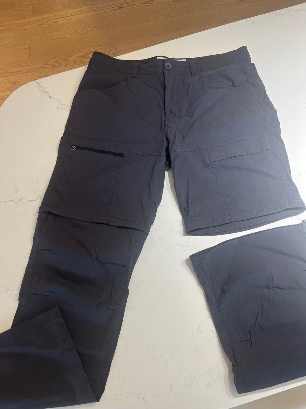 NEW Without Tags - MEC Men's Convertible Zip-Off Cargo Pants - Black